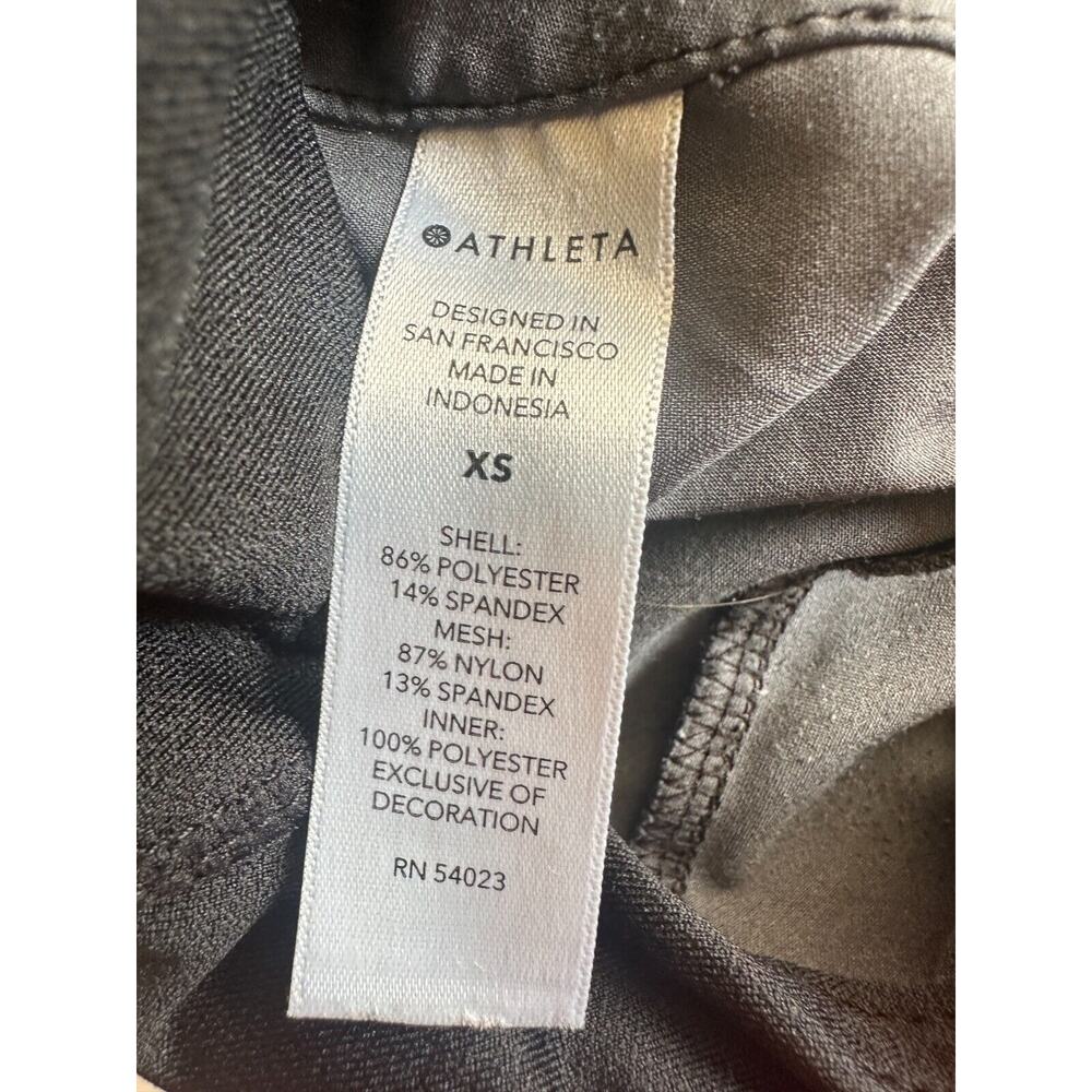 ✨2/$20 Athleta Printed Mesh Racer Run Short 4" Gray Black Camo Shorts Size XS - Picture 7 of 9